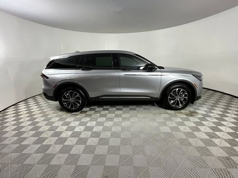 Used 2025 Lincoln Nautilus Premier AWD/4WD image 5