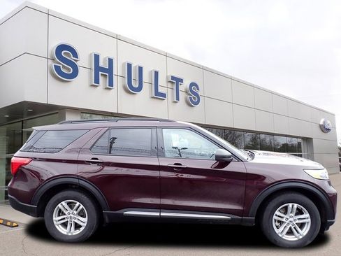 Used 2022 Ford Explorer XLT w/ Equipment Group 202A image 4