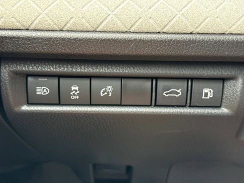 Used 2025 Toyota Camry XLE image 12