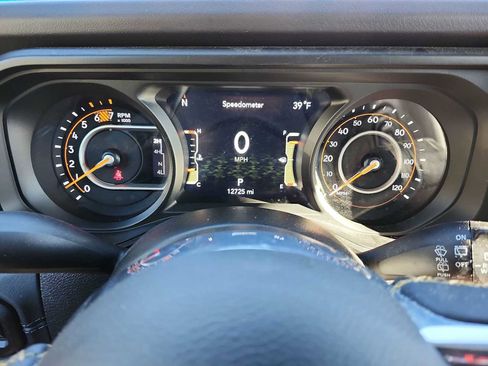 Used 2024 Jeep Wrangler Sahara image 12