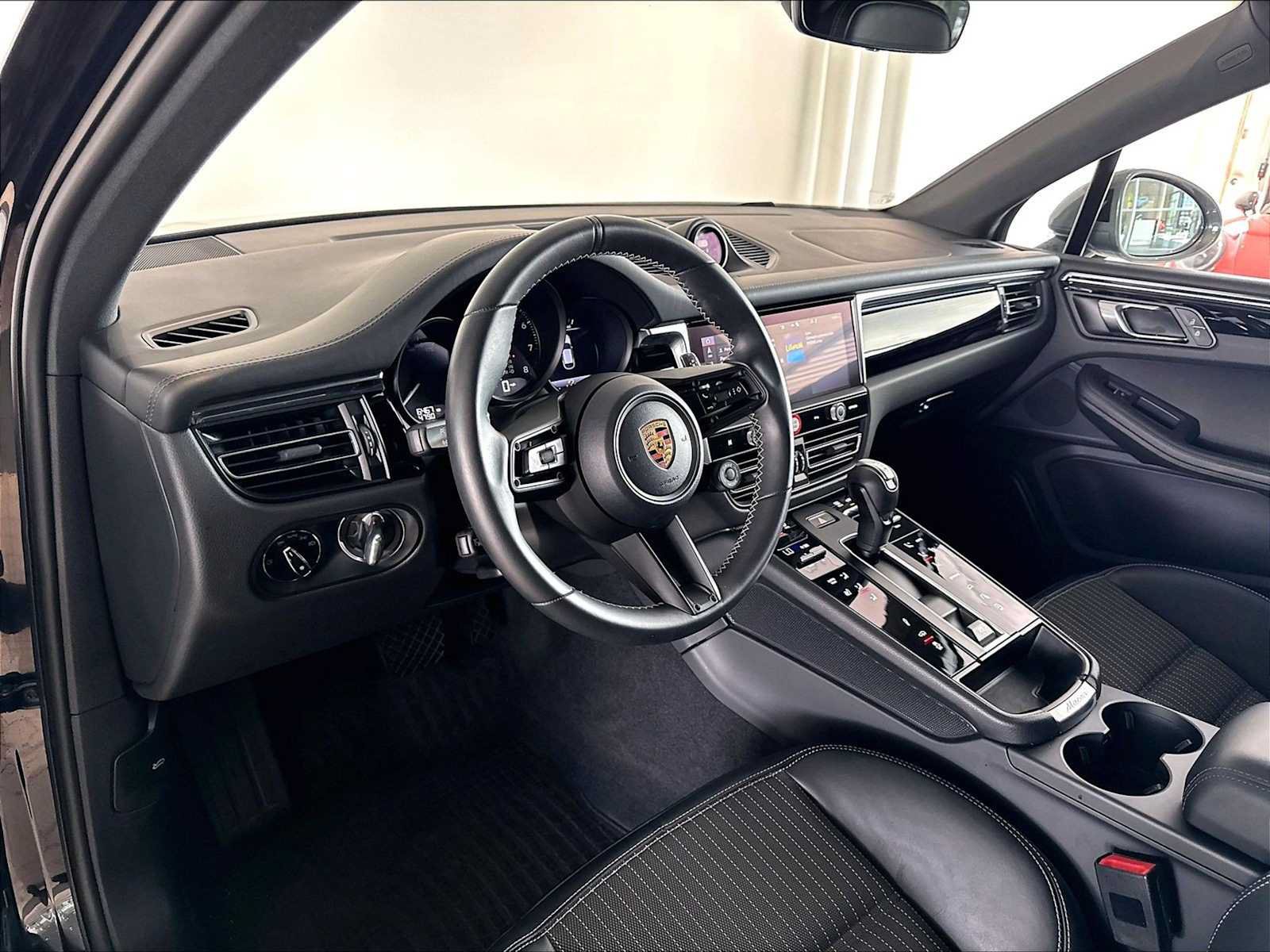 Used 2026 Porsche Macan Turbo AWD/4WD image 8