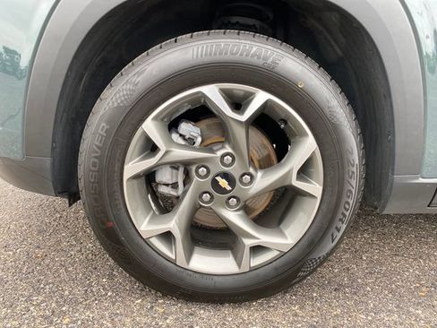 Certified 2025 Chevrolet Trax LT FWD image 23