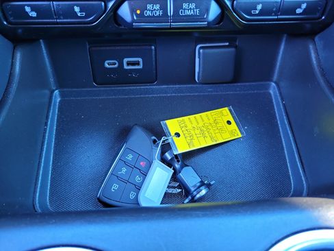 Used 2021 Chevrolet Tahoe Z71 image 13