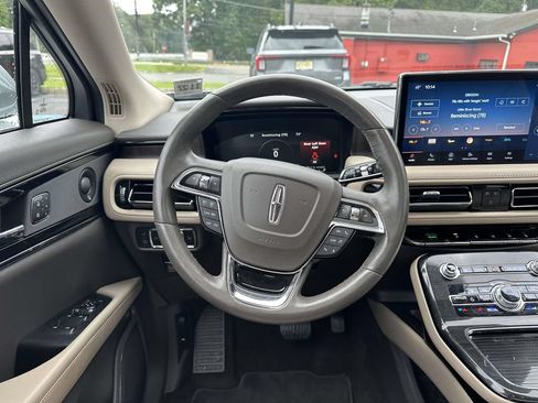 Used 2022 Lincoln Nautilus Reserve w/ Luxury Package AWD/4WD image 12