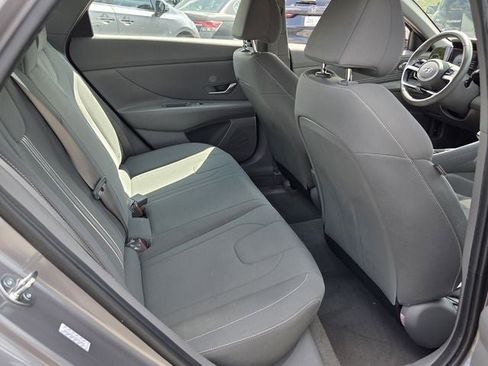 Used 2023 Hyundai Elantra SEL w/ Convenience Package FWD image 11