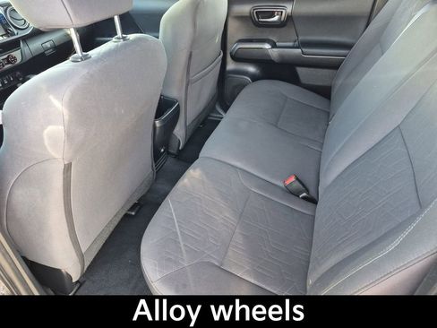 Used 2018 Toyota Tacoma TRD Sport w/ Technology Package image 13