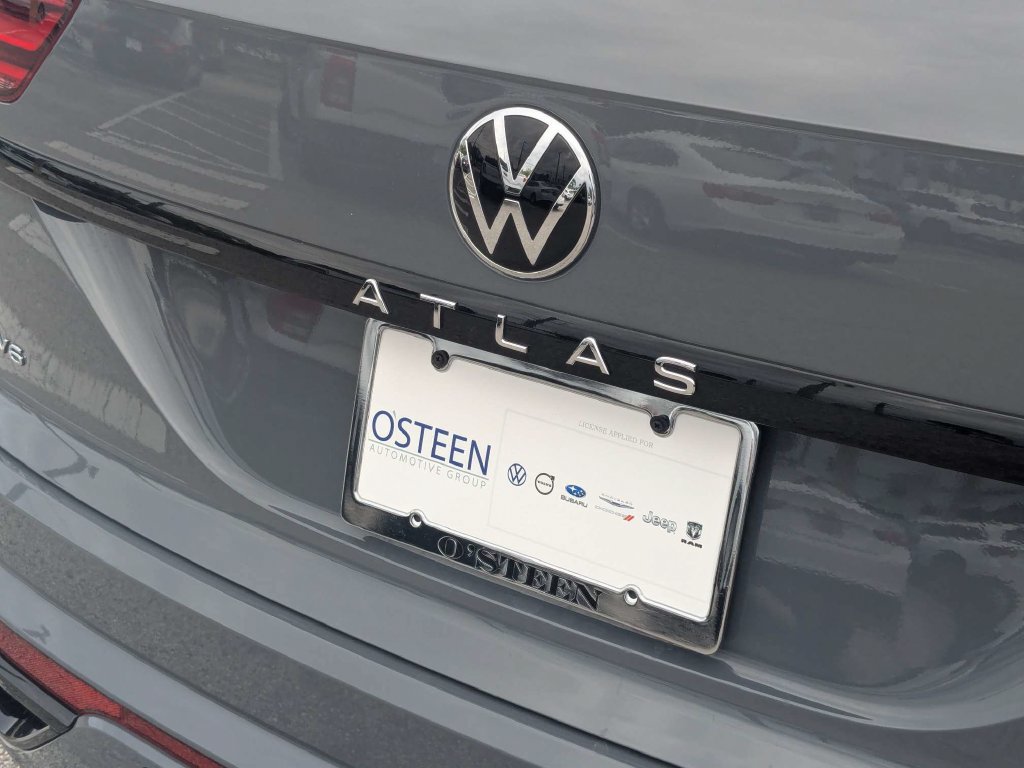 Certified 2023 Volkswagen Atlas Cross Sport SEL R-Line AWD/4WD image 17
