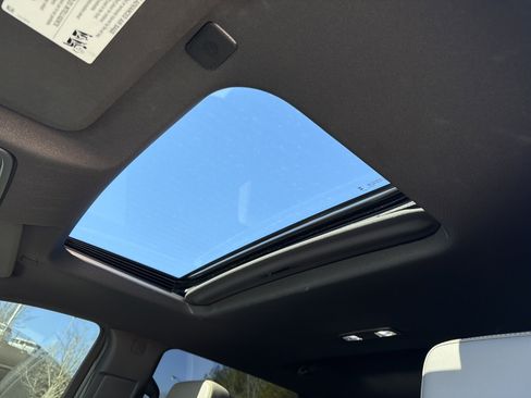 Used 2025 Chevrolet Silverado 2500 ZR2 w/ Technology Package image 29