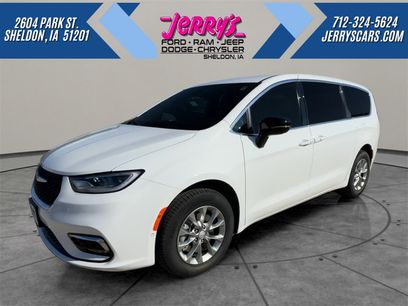 New 2026 Chrysler Pacifica Select