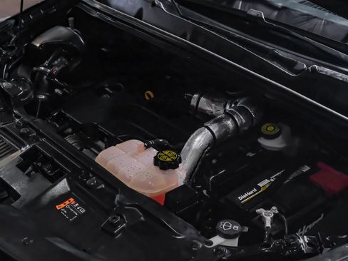 Used 2022 Chevrolet Trax LT w/ LT Convenience Package image 39