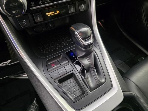 Used 2020 Toyota RAV4 XLE Premium image 27