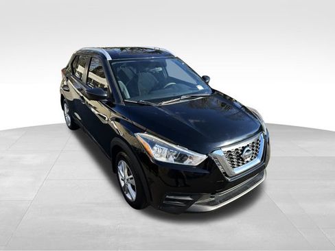 Used 2018 Nissan Kicks S image 7