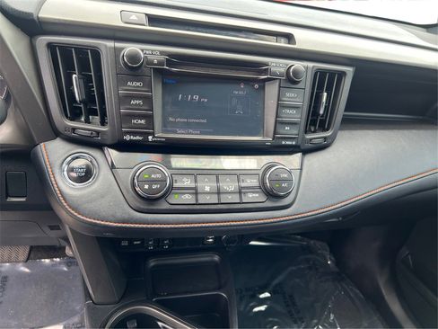 Used 2016 Toyota RAV4 SE image 15