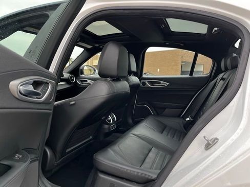 Used 2022 Alfa Romeo Giulia Veloce image 16