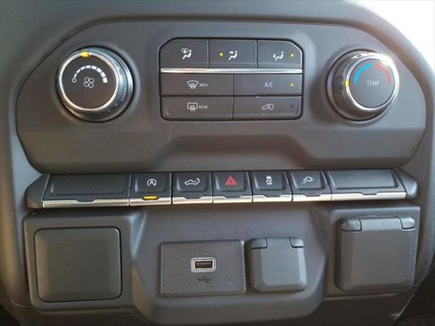 Used 2020 Chevrolet Silverado 1500 Custom w/ Custom Value Package AWD/4WD image 16