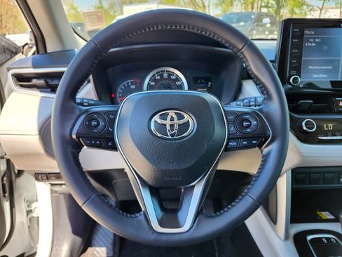 Used 2022 Toyota Corolla Cross LE w/ Moonroof Package AWD/4WD image 29