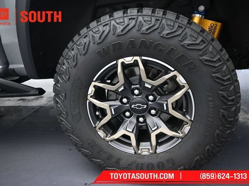 Used 2024 Chevrolet Colorado ZR2 w/ Technology Package AWD/4WD image 39