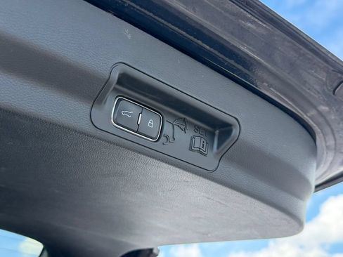 Used 2023 Ford Explorer Platinum w/ Technology Package AWD/4WD image 12