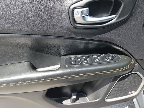 Used 2018 Jeep Compass Limited w/ Navigation Group AWD/4WD image 16