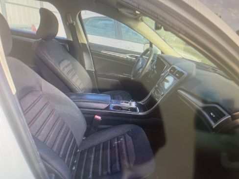 Used 2019 Ford Fusion SE FWD image 10