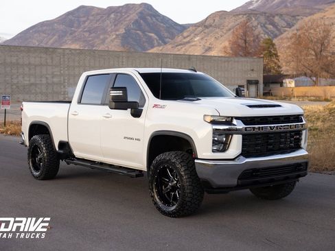 Used 2023 Chevrolet Silverado 2500 LT image 2