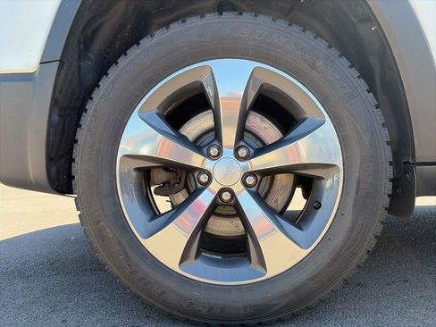 Used 2019 Jeep Cherokee Limited AWD/4WD image 23