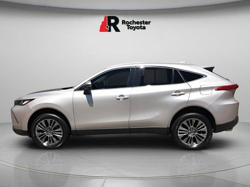 Certified 2024 Toyota Venza XLE AWD/4WD image 4