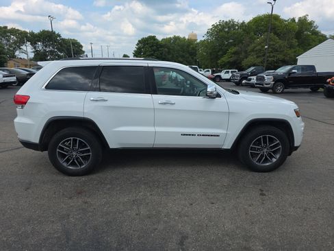 Used 2017 Jeep Grand Cherokee Limited w/ Luxury Group II AWD/4WD image 2