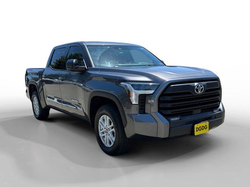 Used 2023 Toyota Tundra SR5 w/ SR5 Premium Package RWD image 7