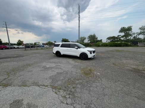 Used 2026 Kia Carnival FWD image 16