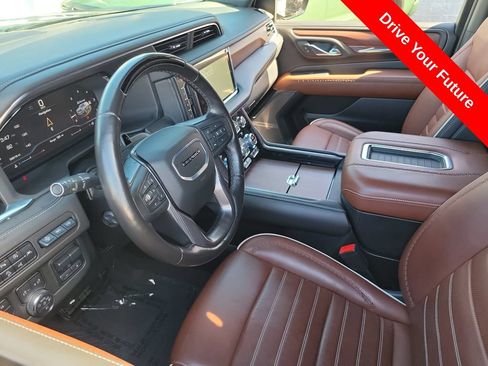Used 2023 GMC Yukon XL Denali Ultimate AWD/4WD image 3