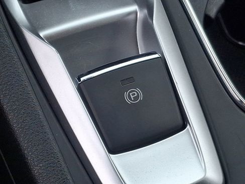 Certified 2024 Subaru Ascent Limited w/ Technology Package image 24