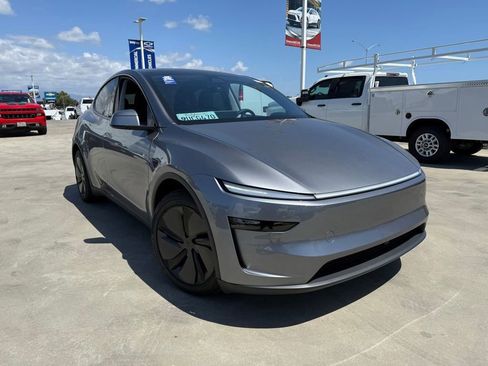 Used 2026 Tesla Model Y Long Range AWD/4WD image 1