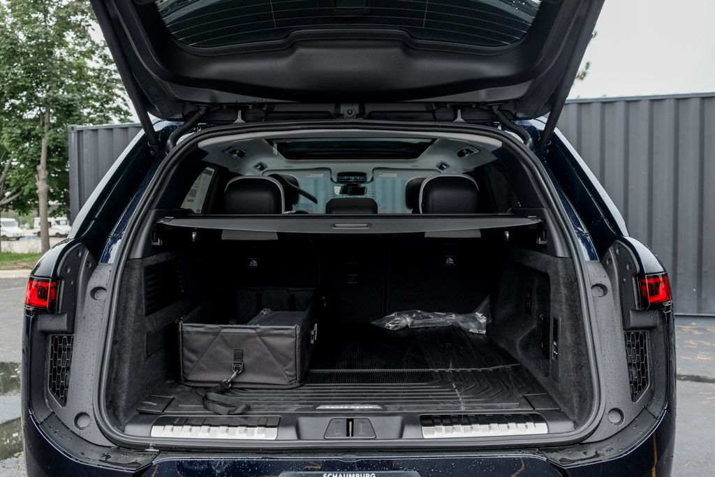 New 2026 Land Rover Range Rover Sport Dynamic SE AWD/4WD image 9