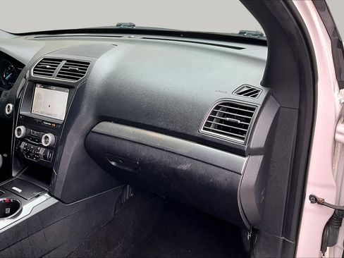 Used 2019 Ford Explorer XLT w/ Equipment Group 202A FWD image 19