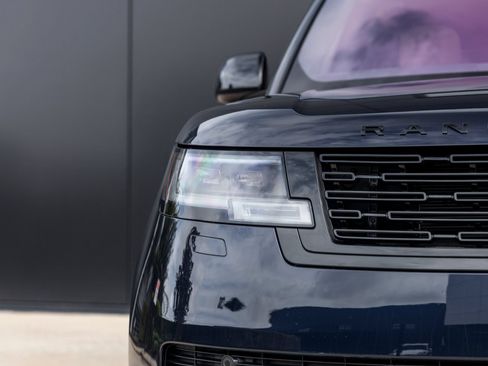 Used 2023 Land Rover Range Rover Long Wheelbase SE AWD/4WD image 17