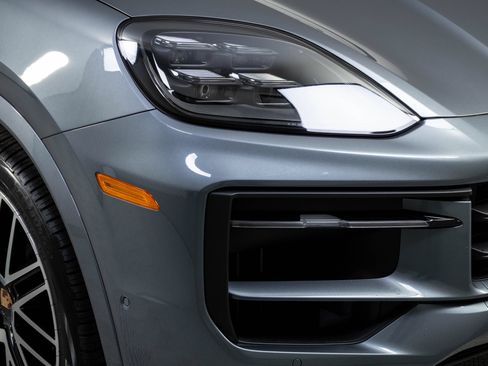 New 2026 Porsche Cayenne AWD/4WD image 38