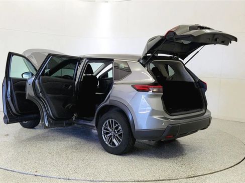 Used 2024 Nissan Rogue S FWD image 11