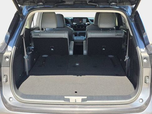 Used 2021 Toyota Highlander Limited FWD image 14