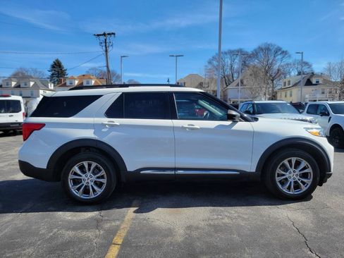 Used 2020 Ford Explorer XLT w/ Equipment Group 202A image 6