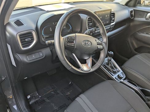 Used 2025 Hyundai Venue SEL image 13
