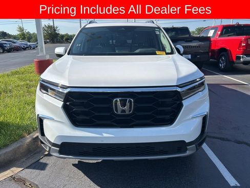 Used 2023 Honda Pilot Touring image 13