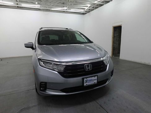 Used 2024 Honda Odyssey Elite image 3