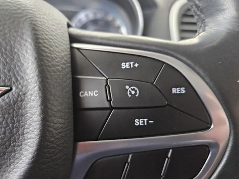 Used 2019 Chrysler 300 Touring w/ Chrome Appearance Package RWD image 25