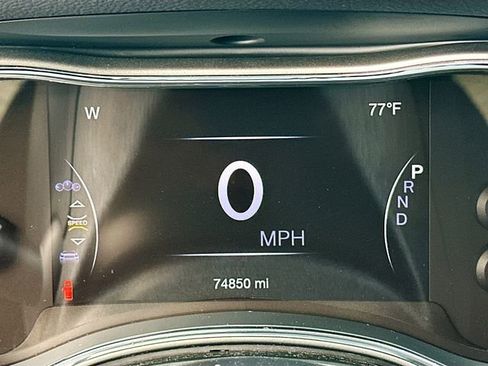 Used 2020 Jeep Grand Cherokee Altitude image 12