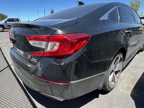 Used 2018 Honda Accord Touring image 3