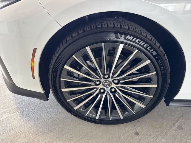 New 2026 Lexus ES 350e w/ Convenience Package FWD image 10