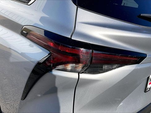 Used 2023 Toyota Sienna LE image 34