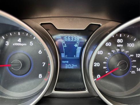 Used 2012 Hyundai Veloster w/ Style Pkg image 25