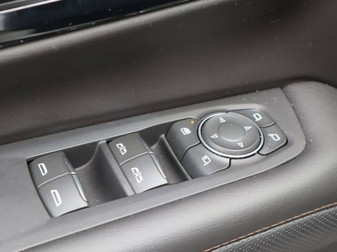 Used 2025 Chevrolet Tahoe High Country AWD/4WD image 24